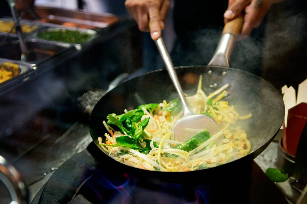 Memasak dengan cara menumis dinilai tak baik untuk kesehatan, Studi. Foto: woktowalk.com