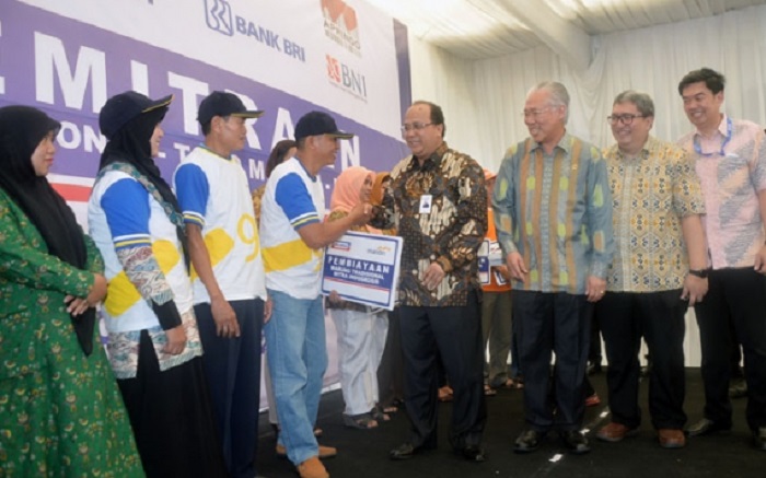 Menteri Perdagangan Enggartiasto Lukita menghadiri penyerahan bantuan modal dari perbankan kepada warung tradisional binaan Indogrosir yang berlangsung di Indogrosir Bintara Bekasi, Rabu (01/11). Foto: Dok. Humas Kemendag