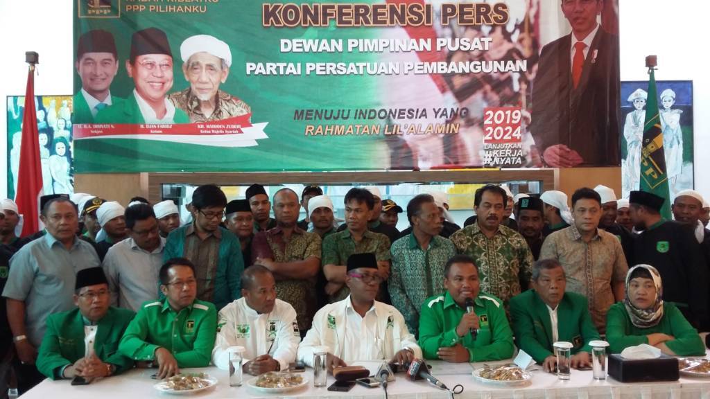 Ketua Umum Pemuda Persatuan M Ebit Boi (PPP kubu Djan Farid) menggelar jumpa pers di Jl. Talang No. 3, Proklamasi, Jakarta Pusat, Kamis (14/12/2017). Foto: Ucok Al Ayubbi/NusantaraNews