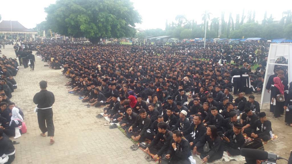 Ribuan Pesilat PSHT Ponorogo mengikuti Bumi Reog Berdzikir, Sabtu (30/12/2017). Foto: Muh Nurcholis/Nusantaranews