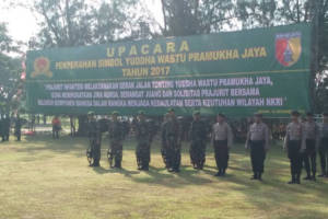 Upacara penyerahan simbol Peleton Yudha Wastu Pramuka Jaya Tahun 2017 yang dipimpin oleh Kepala Staf Divisi Infanteri 2/Kostrad Brigjen TNI Syafrial bertempat di Lapangan Benteng Pendem Kab Ngawi, Sabtu (16/12/17). Foto: Penrem