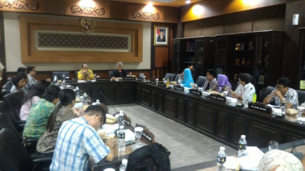 Paguyuban Pembeli Proyek Sipoa (P2S) mengadukan nasibnya ke Komisi A DPRD Jatim, Senin (4/12). Foto: Tri Wahyudi/NusantaraNews