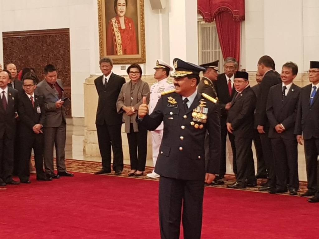 Marsekal Hadi Tjahjanto saat dilantik menjadi Panglima TNI di Istana Negara pada Jumat (8/12). Foto: Istimewa