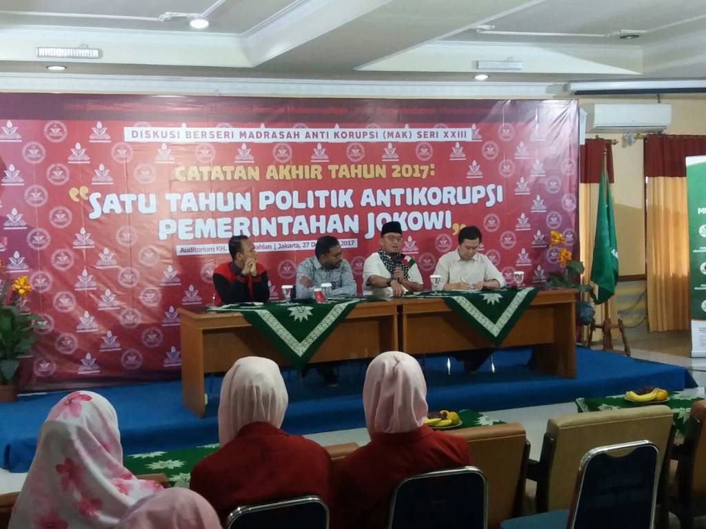 Diskusi bertajuk Satu Tahun Politik Antikorupsi Pemerintahan Jokowi di Kantor Muhammadiyah Jl. Menteng Raya, Jakarta Pusat, Rabu (27/12/2017). Foto: NUSANTARANEWS/Ucok Al Ayubbi