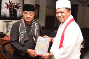 Anton Charliyan dan ulama Jawa Barat. Foto: Istimewa