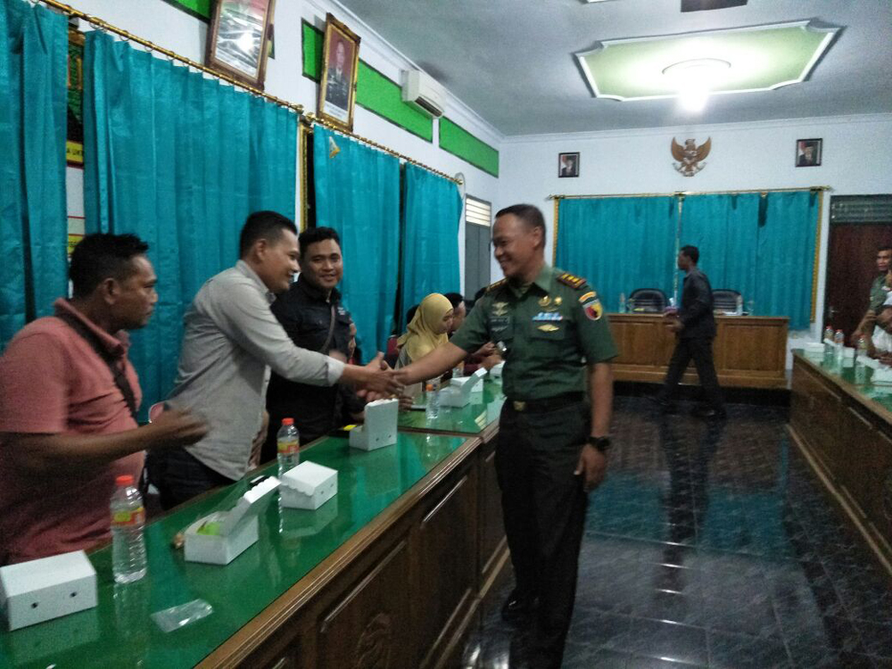 Komandan Kodim 0812 Lamongan Letkol Arh Sukma Yudha Wibawa, menilai pers berperan positif menyuarakan semangat persatuan dan kesatuan. Istimewa/NusantaraNews