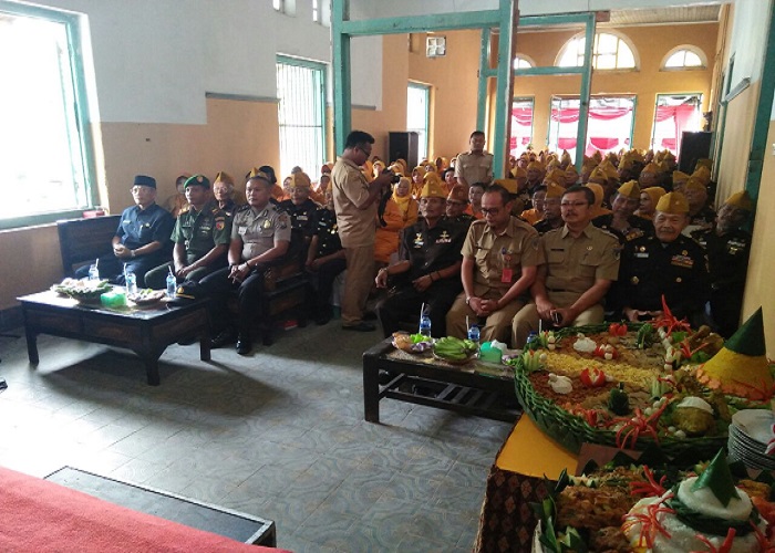 Resepsi dan tasyakuran dalam rangka HUT Veteran ke-61 yang berlangsung di kantor LVRI Kelurahan Pare Kecamatan Pare, Kediri. Foto: Dok. Penrem/Istimewa