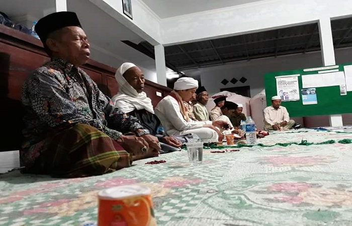 Suasana Pembacaan 4.444 Shalawat Nariyah untuk Desa Pragaan Daya. Foto: Mahdil Alhabib/NusantaraNews