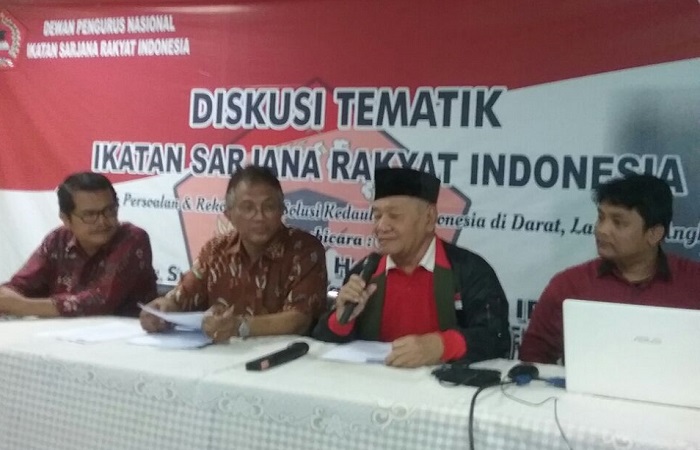 Diskusi bertajuk Membedah Persoalan & Rekomendasi Kedaulatan Indonesia di Darat, Laut dan Angkasa diselenggarakan Ikatan Sarjana Rakyat Indonesia (ISRI) di Kawasan Cikini, Jakarta Pusat pada Sabtu (13/1). Foto: Dok. NusantaraNews