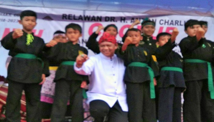 Cawagub Jawa Barat Anton Charliyan menghadiri acara pentas seni budaya khas Sunda di Cianjur. Foto: Dok. NusantaraNews