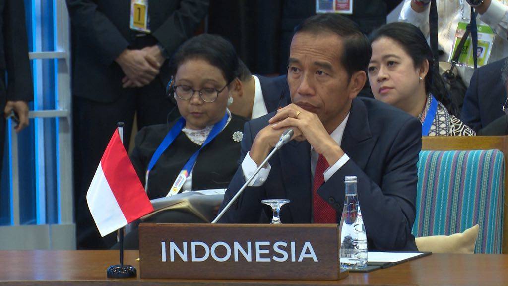 Presiden Jokowi saat berbicara pada Pleno KTT ke-31 ASEAN di Manila, Filipina, Senin (13/11). Foto: BPMI/Via Setkab