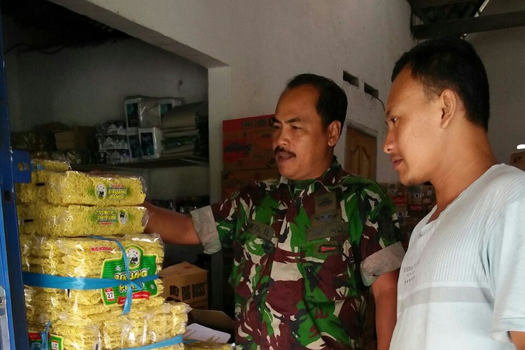 Pemantau stock beras dan beberapa kebutuhan pokok di Tuluagung (Foto Istimewa/Nusantaranews)