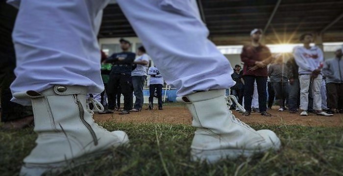 Laskar Pembela Islam (LPI) melakukan aksi penyisiran (sweeping)