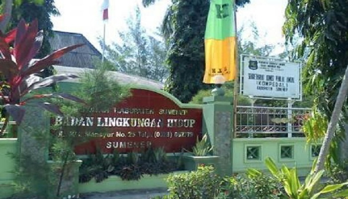 Tampak dari depan Depan Kantor Dinas Lingkungan Hidup Kabupaten Sumemep Madura. Foto: Danil Hidayat/NusantaraNews