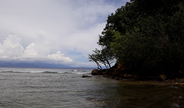 Wisata Religi Gunung Dalom di Pantai Tirom awi, Karangberak Pematangsawa, Tanggamus. (FOTO: NUSANTARANEWS.CO/RFT)