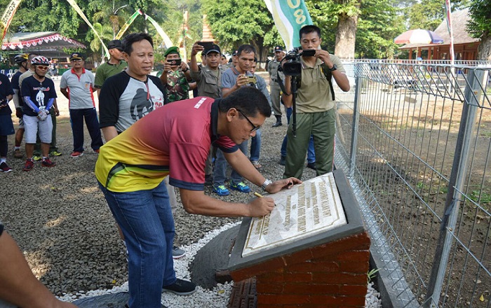 Komandan Korem (Danrem) 082 Citra Panca Yudha Jaya Kolonel Kav Gathut Setyo Utomo meresmikan Wisata Rusa di Mojokerto. (Foto: Istimewa)