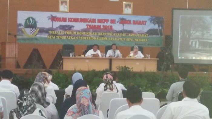 Ratusan ASN hadiri Acara Forum Komunikasi Badan Koordinasi Pemerintahan Propinsi (BKPP) wilayah II di Gedong sigrong Purwakarta, Rabu (7/2/2018). Foto: NusantaraNews/Fuljo