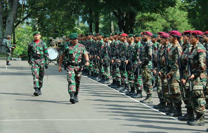 Kepala Staf Divisi Infanteri 1 Kostrad Brigjen TNI Joko Putranto membuka latihan bersama TNI AD Indonesia dan Angkatan Darat India ini di Cipatat Bandung Barat, Senin (19/2/2018). (Foto: Dok. Kostrad)