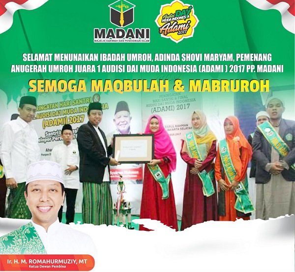 Ketua Dewan Pembina Madani, Ir. H.M. Romahurmuziy, MT. (didampingi Wakil Ketua Umum PP MADANI, Gugus Joko Waskito dan Sekretaris umum PP.MADANI, Syarifuddin) menyerahkan hadiah kepada Shovi Maryam peraih dai terbaik Audisi Da'i Muda Indonesia (ADAMI) 2017. (FOTO: ISTIMEWA/PP.MADANI)