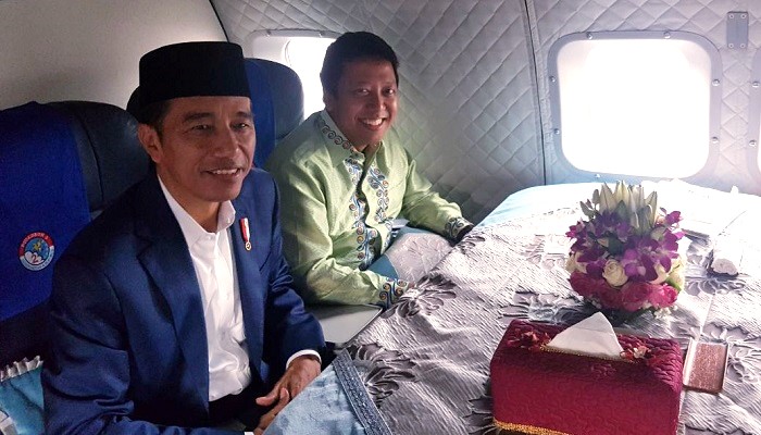 Ketua Umum Dewan Pimpinan Pusat Partai Persatuan Pembangunan (DPP PPP) Romahurmuziy bersama Presiden Joko Widodo perjalanan dari Cirebon menuju Jakarta. (FOTO: Istimewa)