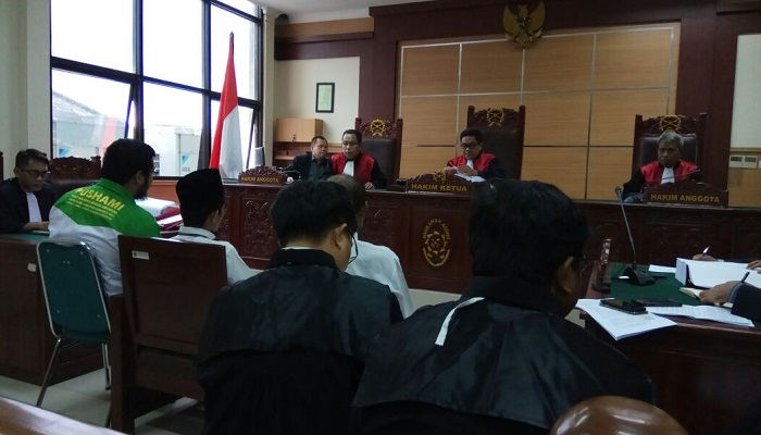 Sidang penodaan agama dengan Terdakwa Pendeta Abraham Ben Moses alias Saifuddin Ibrahim hari ini Senin (12/3/ 2018) di PN Tangerang. (Foto: Istimewa)