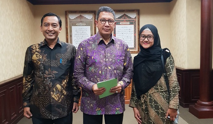 Pemenang ADAMI 2017 Shovi Maryam bersama Menteri Agama Lukman Hakim Saifuddin dan Wakil Ketua Umum PP MADANI, Gugus Joko Waskito. (FOTO: PP MADANI/Istimewa)