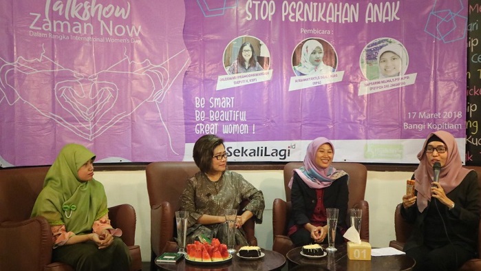 Rumah Perempuan dan Anak (RPA) bersama Hijab Style Community menggelar kegiatan Talkshow Stop Perkawinan Anak, di Bangi Kopitiam, Kompleks Kota Tua, Pinangsia, Panangsari, Jakarta Barat, Sabtu (17/3/2018). (FOTO: NUSANTARANEWS.CO/Isna)