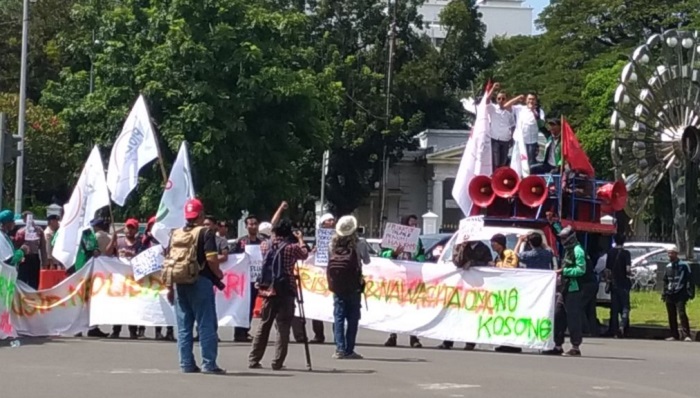 Aksi ProDEM: Rakyat Butuh Keadilan dan Kesejahteraan Bukan Dibodohi. (FOTO: NUSANTARANEWS.CO/ProDEM)