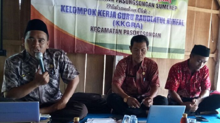 Kelompok Kerja Guru Raudlatul Athfal gelar Bimbingan teknis pembelajaran di RA Al Azhar Desa Perancak Kecamatan Pasongsongan, Sumenep, Kamis (22/3/ 2018). (FOTO: NUSANTARANEWS.CO/Fath)