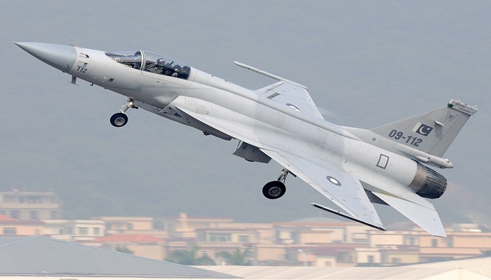 Jet tempur hasil kerja sama Chengdu Aircraft Industries Corporation (CAC) Cina dan Pakistan Aeronautical Complex (PAC), JF-17 Thunder dikirim ke perbatasan Pakistan. (Foto: Pakistan Air Force)