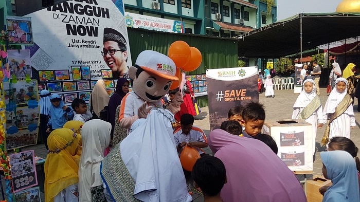 Sekolah Dasar (SD) Luqman al Hakim Surabaya bersama Laznas Baitul Maal Hidayatullah (BMH) Jatim gelar sedekah darah untuk kemanusiaan, Sabtu, (24/3/2018). (FOTO: Mustofa/Humas BMH Jatim)