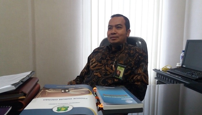 Direktur BPRS Bhakti Sumekar Kabupaten Sumenep. (Foto: Danial Kafi/NusantaraNews)