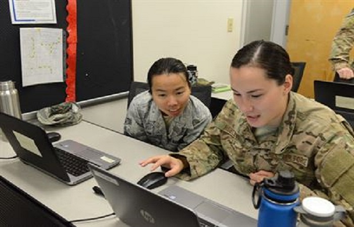 Pemberian tag data sebagai upaya kecerdasan buatan yang dirancang untuk membantu dalam menganalisis citra menghadapi perang masa depan. (Foto: enior Airman Lynette M. Rolen)