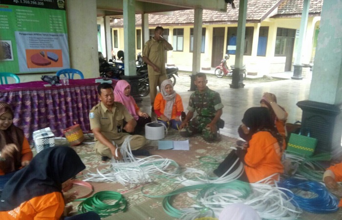 Dinas Sosial Madiun Berdayakan Ibu Rumah Tangga Melalui Program Kerajinan Tangan