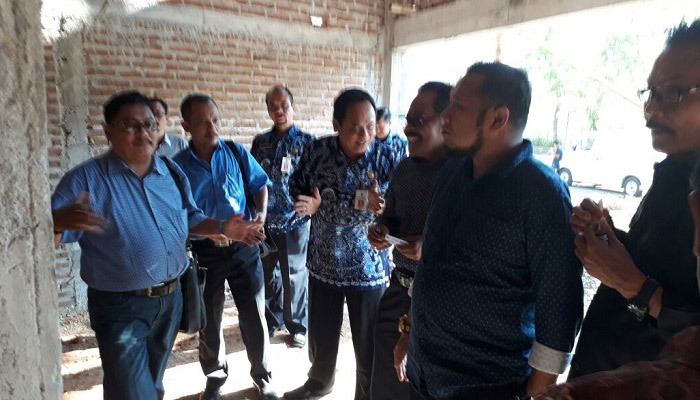 Rombongan DPRD Kabupaten Ponorogo Komisi C melakukan sidak menindaklanjuti adanya dugaan penyelewengan dana desa di Desa Madusari, Kamis (19/4/2019). (Foto: Muh Nurcholis/NusantaraNews)