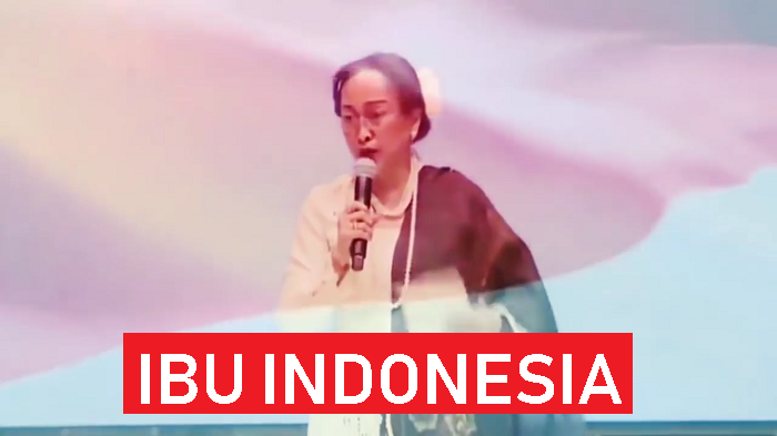 Sukmawati saat membacakan puisi "Ibu Indonesia" dalam acara 29 Tahun Anne Avantie Berkarya di Indonesia Fashion Week 2018. (FOTO: NUSANTARANEWS.CO/Crop)