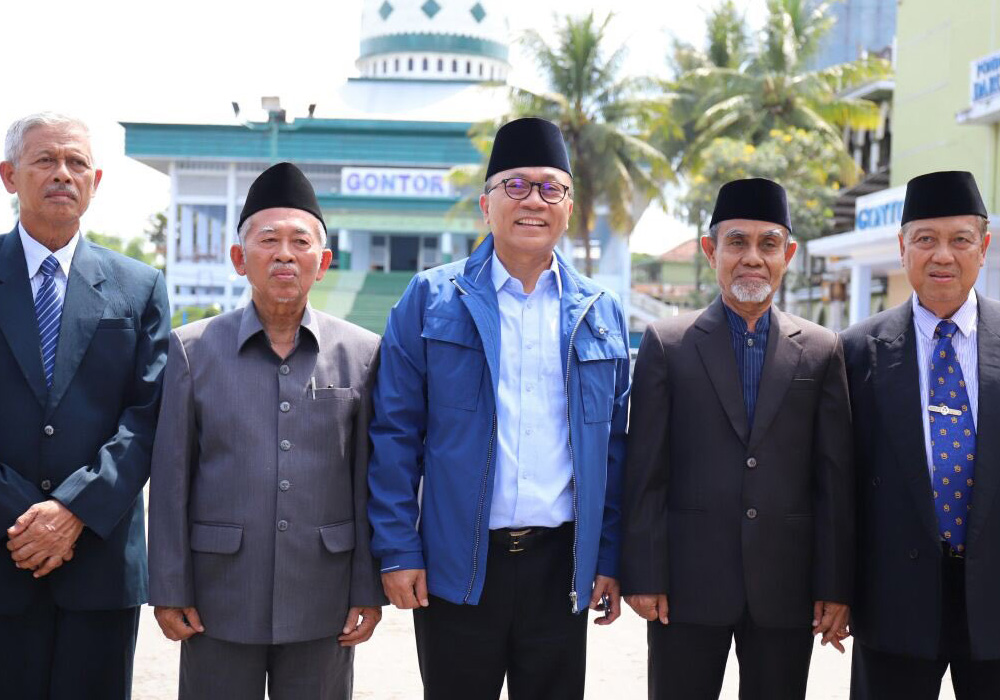 Zulkifli Hasab saar Sowan Kyai Gontor Ponorogo (Foto Dok. Nusantaranews/Istimewa)