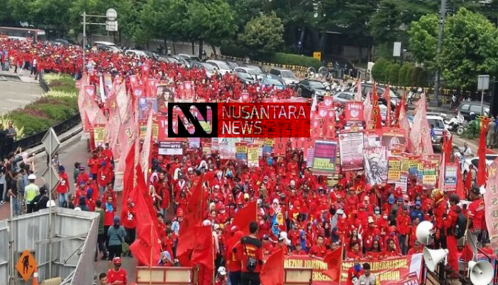 Ekonom Beberkan Kebijakan Pemerintah yang Menyerang Kehidupan Kaum Buruh