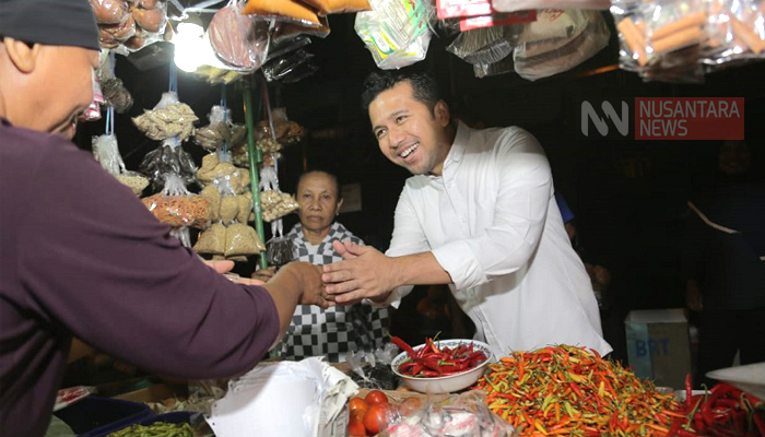 Pedagang Pasar Surabaya Yakin Khofifah-Emil Menang Telak. (FOTO: NUSANTARANEWS.CO/Setya)