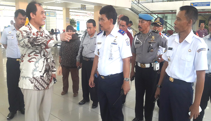 terminal purabaya, purabaya surabaya, terminal surabaya, terminal bus surabaya, pungli terminal, pungli terminal surabaya, tarif bus surabaya, tarif bus terminal purabaya, anggota komisi V dpr ri, bambang haryo, nusantaranews