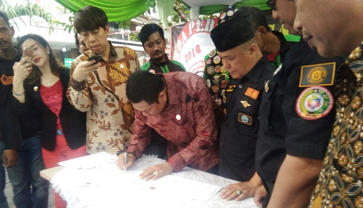 K.A.I tandatanganani Nota Kesepahaman dan Kerjasama dengan organisasi transportasi jasa online PPTJDI dan TEKAB. (FOTO: NUSANTARANEWS.CO/Istimewa)