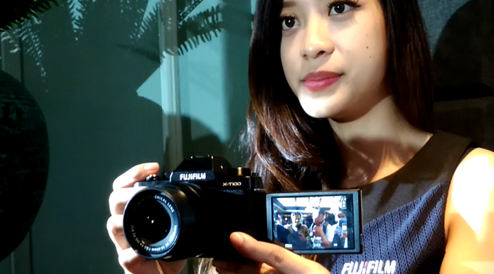 Spesifikasi dan Keunggulan Kamera Mirrorless Profesional Besutan Fujifilm. (FOTO: NUSANTARANEWS.CO/Achmad S.)