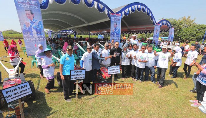 Sukses Jadi Anggota DPR RI, Ibas Serahkan Tanda Terima Kasih Kepada Petani Ngawi