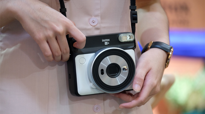 Six Superior Functions of Instax SQUARE SQ6 Analog Camera.  (PHOTO: Falencia)