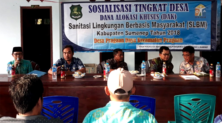 Sosialisasi SLBM di Balai Desa Pragaan Daya. (FOTO: NUSANTARANEWS.CO/Mahdi Al Habib)