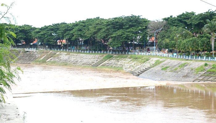 bengawan madiun, kali madiun, banjir madiun, bpbd madiun, bencana banjir madiun, warga madiun, korem 081 dhirosatsaha jaya