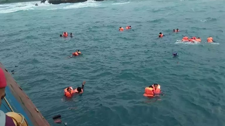 Saat KM Lestari Maju tenggelam di Selat Selayar. (FOTO: NUSANTARANEWS.CO/Istimewa)