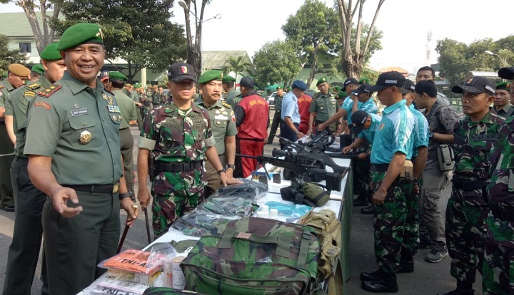 Seluruh atlet terlebih dahulu di lepas oleh Pangdam V/Brawijaya, Mayjen TNI Arif Rahman melalui suatu Acara. (FOTO: NUSANTARANEWS.CO/Singgih Pambudi Arinto)