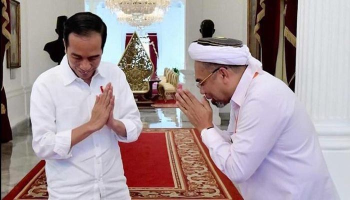 Ali Mochtar Ngabalin dan Jokowi (Foto Credit)