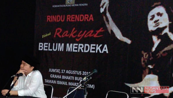 Binhad Nurrohmat Saat Menjadi Moderator Acara Rindu Rendra Rakyat Belum Merdeka oleh Komunitas Burung Merak Rendra Bekerjasama Dengan Nusantaranews